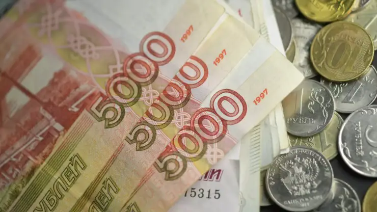 Сотрудники 42% компаний из Красноярска получат тринадцатую зарплату в 2022 году