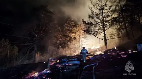 Пожар площадью более 600 квадратных метров произошел на Алтае