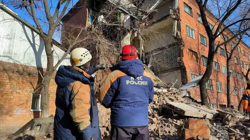 Общежитие с обрушившейся стеной демонтируют в Хакасии