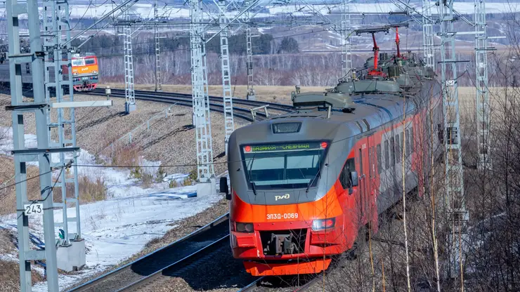 Расписание трех пригородных поездов изменится на Красноярской железной дороге с 13 апреля